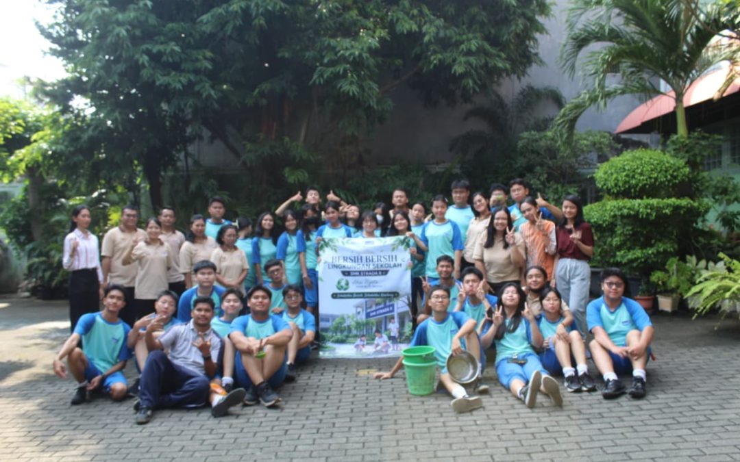 Kegiatan Bersih-bersih Lingkungan Sekolah dan Kegiatan Anjangsana di SMK Strada II